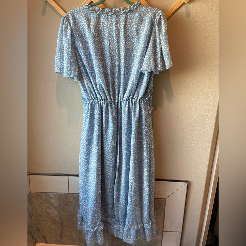 Light Blue w/ white flecks. maxi dress with butterfly sleeves. Size L. NWT - Picture 4 of 4